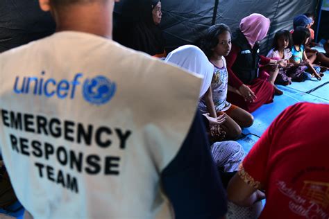 Working in humanitarian emergencies .